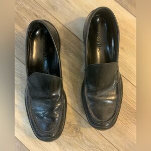 Prada Classic Black Leather Loafer. Size 40 (9.5-10 US)